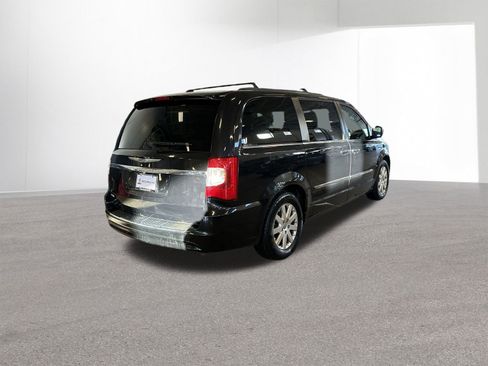 Used 2014 Chrysler Town & Country Touring image 34