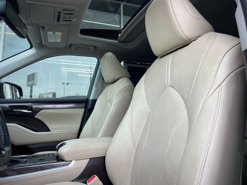 Used 2020 Toyota Highlander Limited image 36