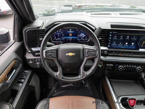 Used 2024 Chevrolet Silverado 2500 High Country w/ Technology Package AWD/4WD image 2