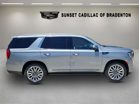 Used 2023 GMC Yukon Denali Ultimate AWD/4WD image 3