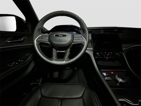 New 2025 Jeep Grand Cherokee L Limited image 27