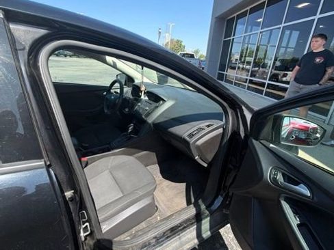 Used 2016 Ford Focus SE FWD image 8