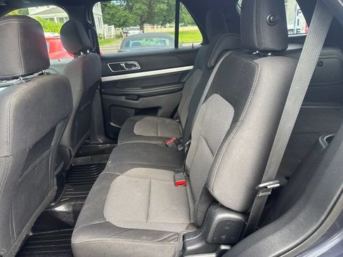 Used 2017 Ford Explorer XLT AWD/4WD image 25