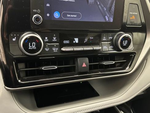 Certified 2024 Toyota Highlander XLE AWD/4WD image 29