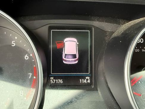 Used 2019 Volkswagen Tiguan SE w/ Panoramic Sunroof Package image 12