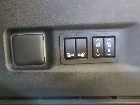 Used 2023 GMC Yukon XL Denali image 29