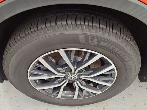 Used 2018 Volkswagen Tiguan SE image 10