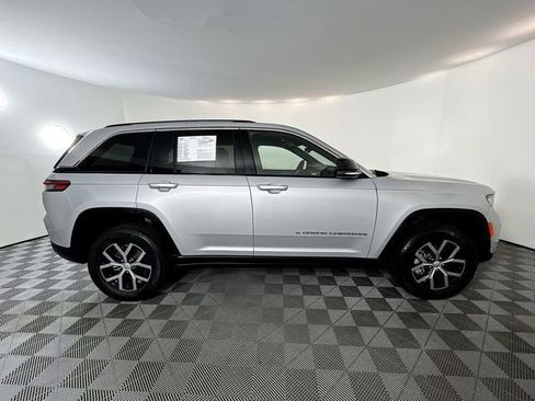 Used 2023 Jeep Grand Cherokee Limited w/ Luxury Tech Group II image 12