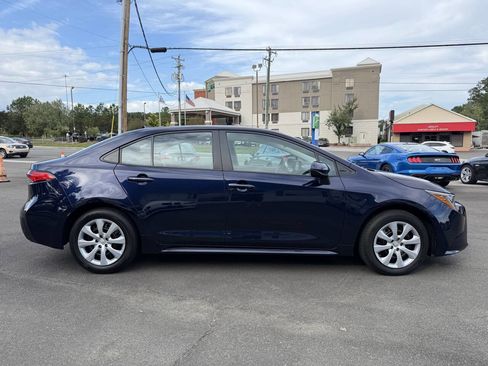 Used 2022 Toyota Corolla LE image 9