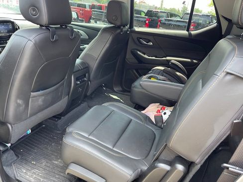Used 2021 Chevrolet Traverse LT AWD/4WD image 6