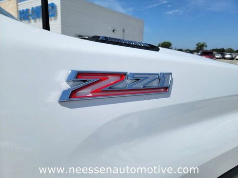 Used 2025 Chevrolet Silverado 2500 LT AWD/4WD image 9