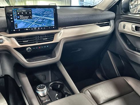 New 2026 Ford Explorer Active w/ Active Comfort Package RWD image 27