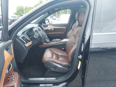 Used 2021 Volvo XC90 T6 Momentum w/ Advanced Package AWD/4WD image 32