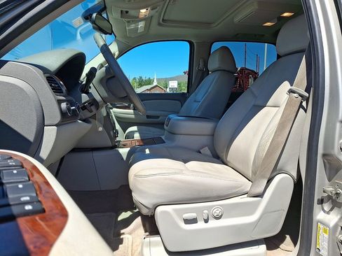 Used 2009 Chevrolet Avalanche LTZ AWD/4WD image 13