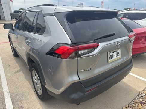 Used 2020 Toyota RAV4 LE FWD image 14