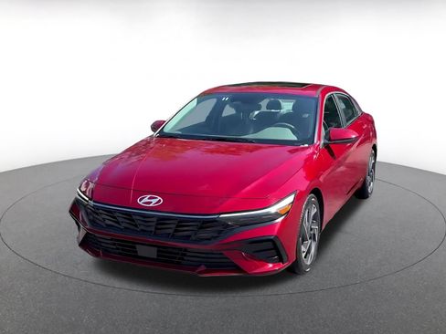 Used 2025 Hyundai Elantra SEL FWD image 4