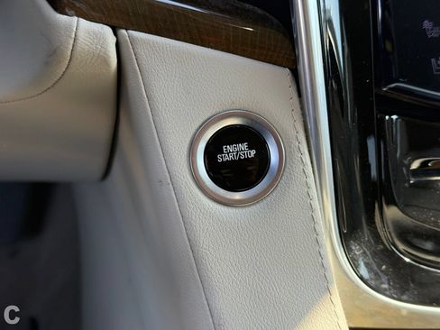 Certified 2018 Cadillac Escalade Luxury AWD/4WD image 22