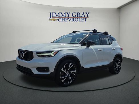 Used 2020 Volvo XC40 T5 R-Design AWD/4WD image 1