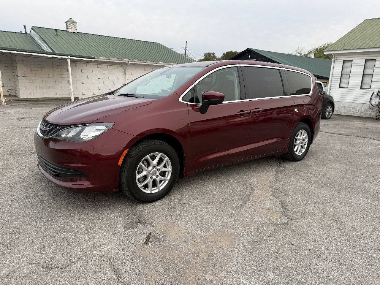 Used 2018 Chrysler Pacifica LX FWD image 1