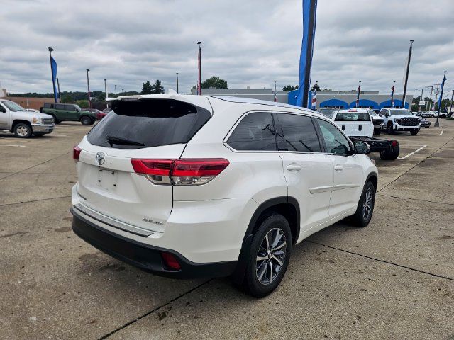 Used 2017 Toyota Highlander XLE AWD/4WD image 5