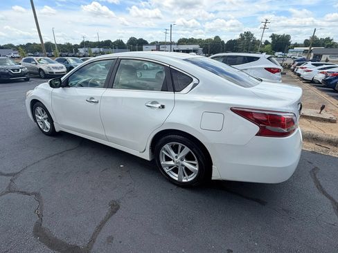 Used 2013 Nissan Altima 2.5 SL w/ Technology Pkg FWD image 5
