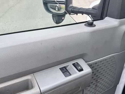 Used 2021 Ford E-350 and Econoline 350 Super Duty w/ Power Windows & Locks Group RWD image 9