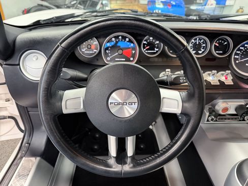Used 2005 Ford GT RWD image 23