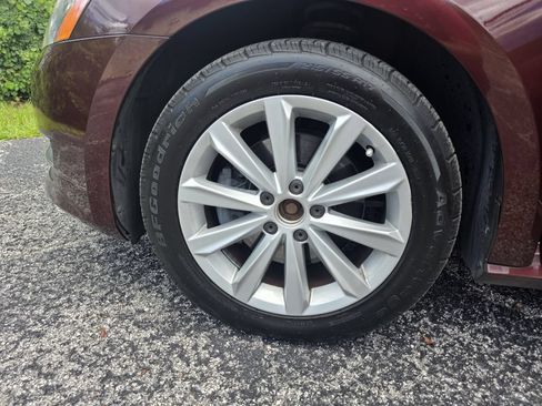 Used 2013 Volkswagen Passat 2.5 SEL Premium FWD image 19