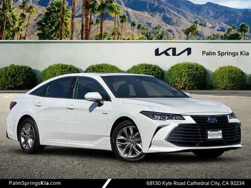 Used 2019 Toyota Avalon XLE w/ Moonroof Package FWD image 1