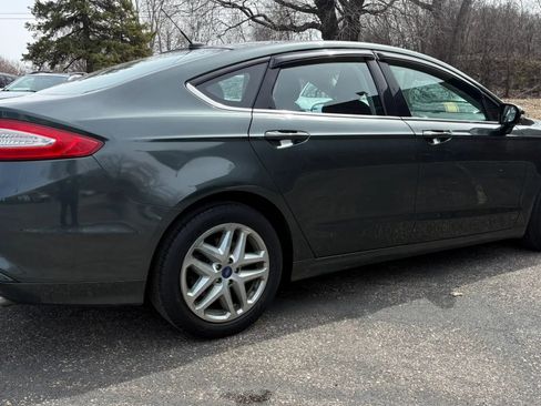 Used 2016 Ford Fusion SE image 10