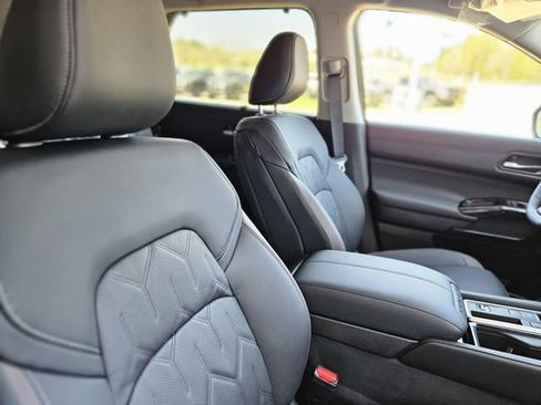 New 2026 Nissan Pathfinder Platinum w/ Cargo Package FWD image 13