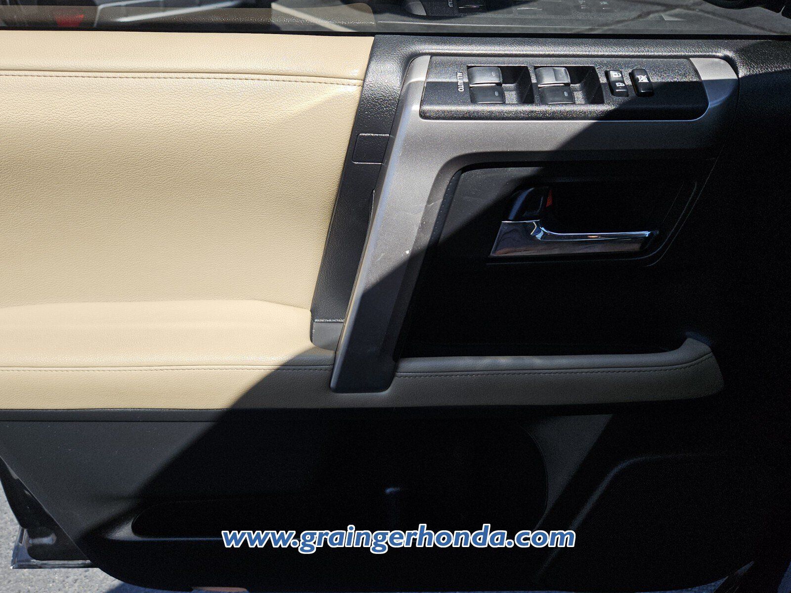Used 2018 Toyota 4Runner SR5 Premium RWD image 23