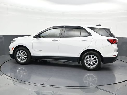 Used 2024 Chevrolet Equinox LS FWD image 2
