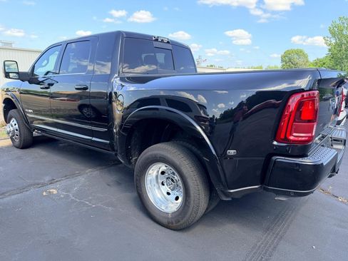 Used 2025 RAM 3500 Limited AWD/4WD image 28