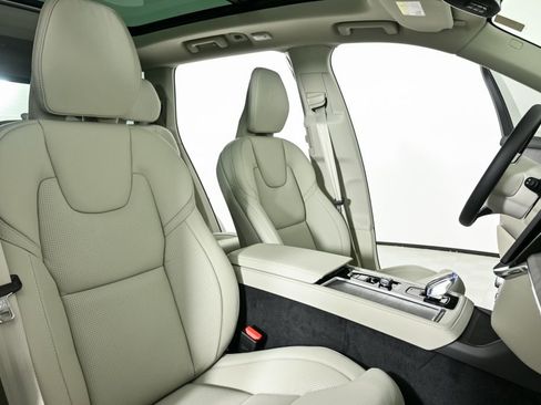 Used 2026 Volvo XC90 B6 Ultra w/ Protection Package AWD/4WD image 26