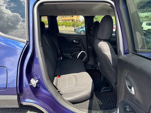 Used 2019 Jeep Renegade Latitude w/ Cold Weather Group AWD/4WD image 6