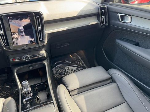 Certified 2025 Volvo XC40 B5 Plus image 16