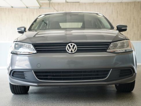 Used 2013 Volkswagen Jetta SE FWD image 3