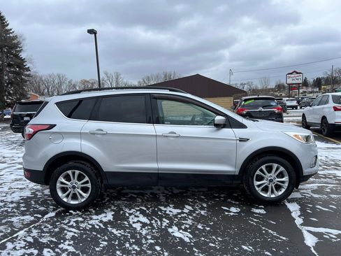Used 2018 Ford Escape SE image 9