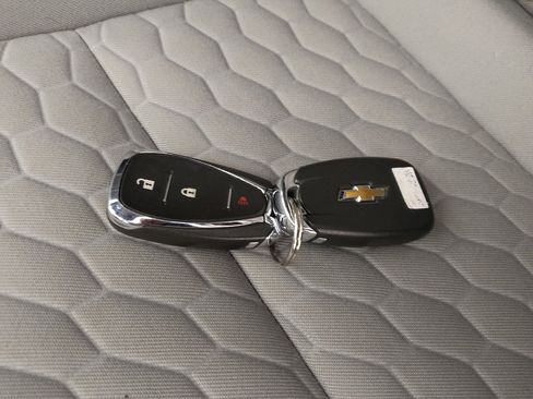 Used 2020 Chevrolet Equinox LS w/ LPO, Cargo Package AWD/4WD image 32