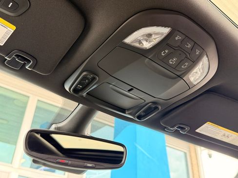 Used 2026 Chrysler Pacifica Limited FWD image 43