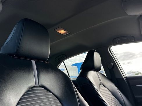 Used 2023 Toyota Camry SE image 18