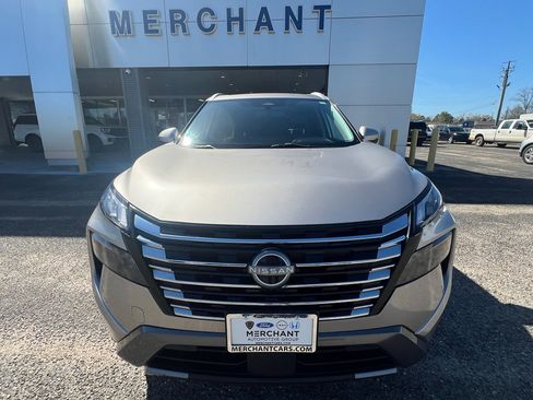 Used 2024 Nissan Rogue SL w/ SL Premium Package image 3