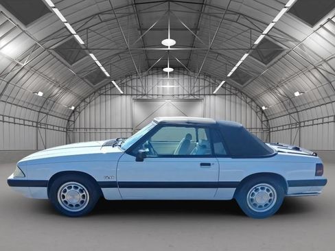Used 1990 Ford Mustang LX RWD image 3