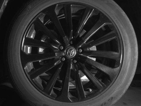 Used 2025 Toyota Highlander XSE image 12