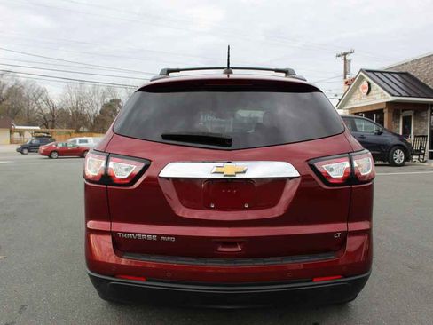 Used 2017 Chevrolet Traverse LT image 6
