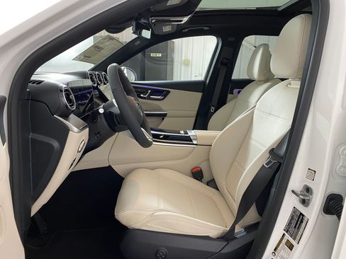Used 2026 Mercedes-Benz GLC 300 4MATIC image 4