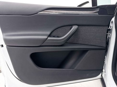 Used 2022 Tesla Model X image 32