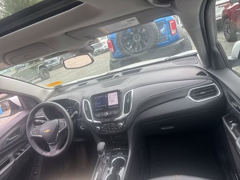 Used 2024 Chevrolet Equinox Premier image 11