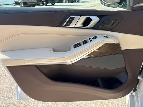Used 2019 BMW X5 xDrive40i w/ M Sport Package AWD/4WD image 13